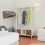 Petinos Traditional House بيت للعطل ثيراسيا