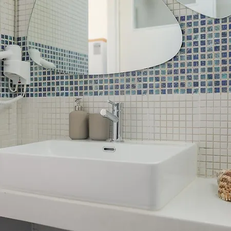 Petinos Traditional House * 티라시아