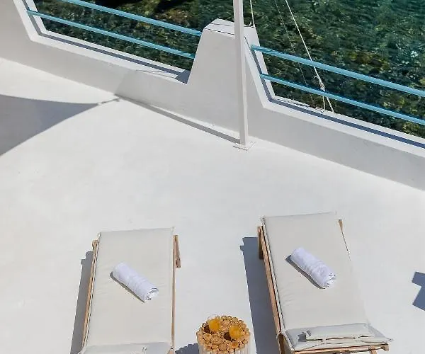 Petinos Traditional House Semesterbostad Thirasia