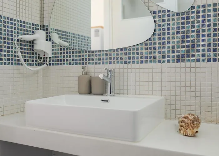 Petinos Traditional House * Thirasia