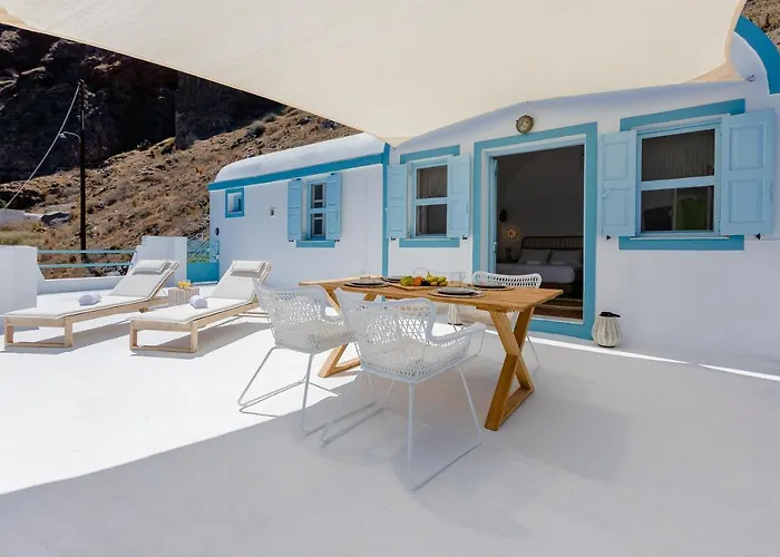 Semesterbostad Petinos Traditional House *