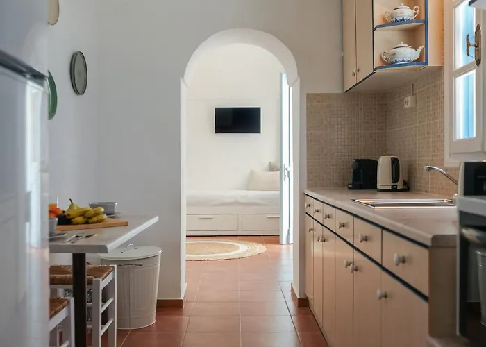 Semesterbostad Petinos Traditional House *